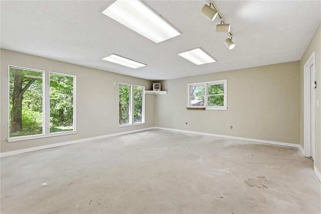 2 NE 70th Terrace — photo 28
