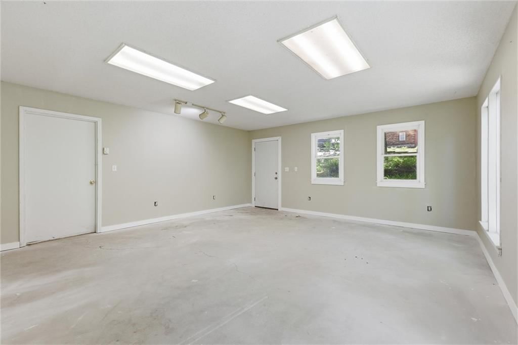 2 NE 70th Terrace — photo 29