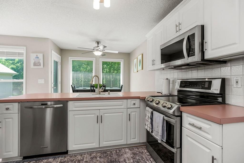 15963 S Avalon Street — photo 8