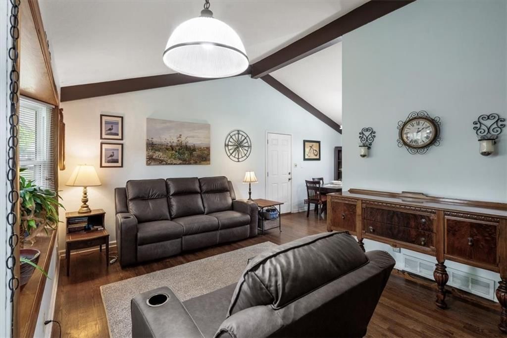 4910 N Spruce Avenue — photo 3