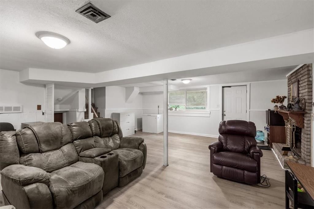 4910 N Spruce Avenue — photo 21