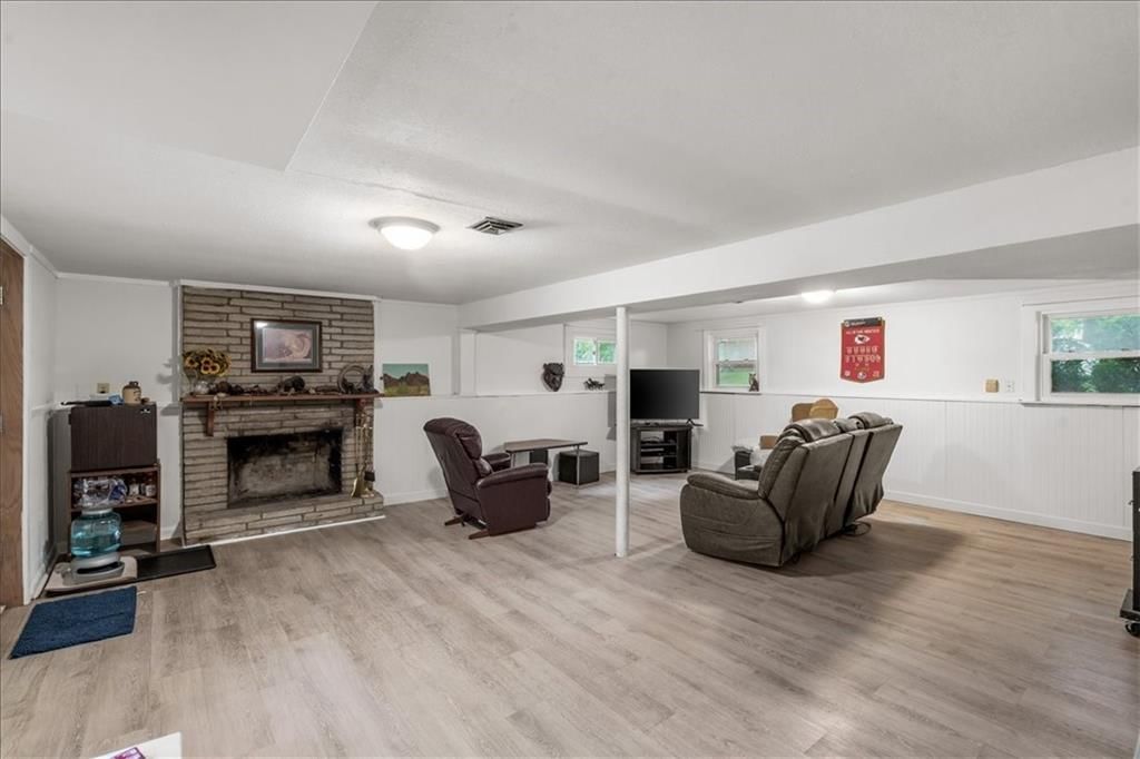 4910 N Spruce Avenue — photo 22