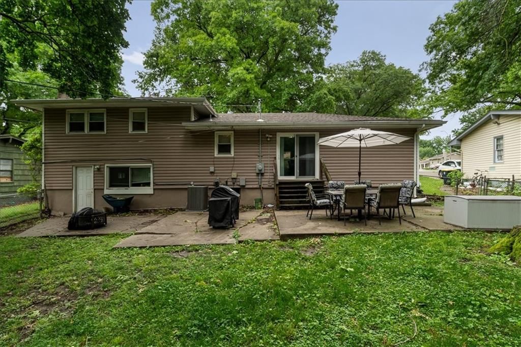 4910 N Spruce Avenue — photo 26