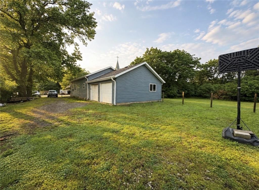 406 S Pesavento Street — photo 2