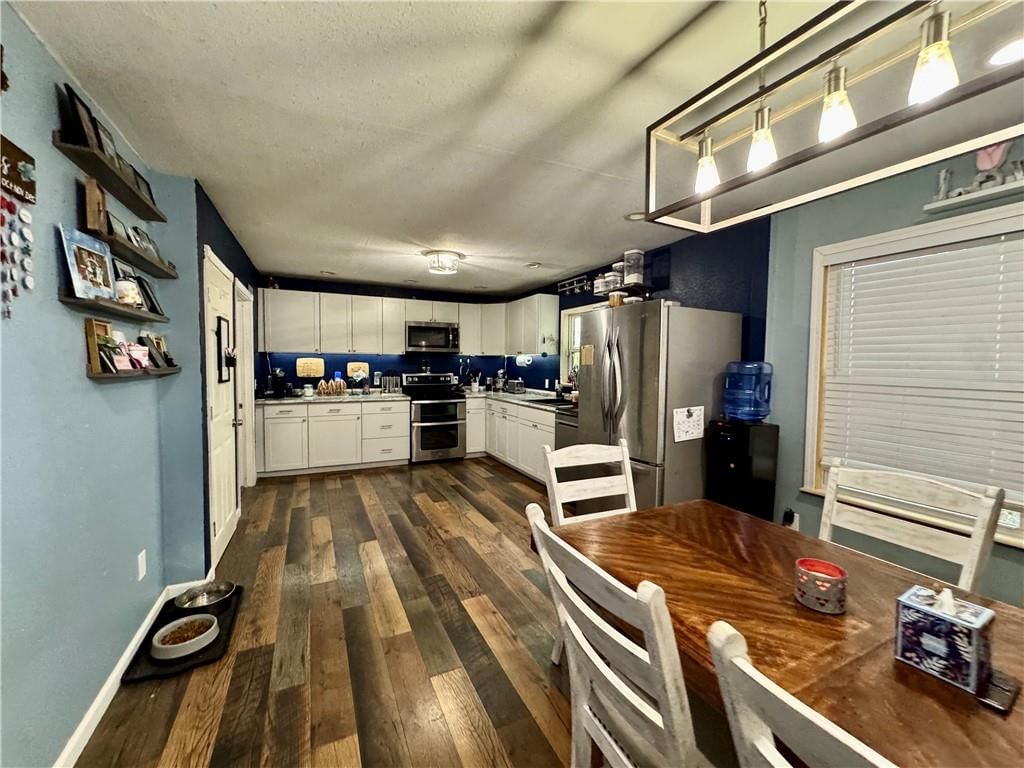 406 S Pesavento Street — photo 6