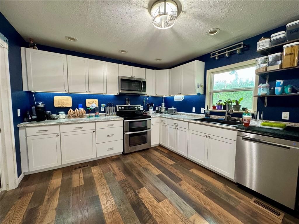 406 S Pesavento Street — photo 8