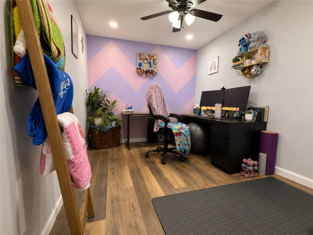 406 S Pesavento Street — photo 15