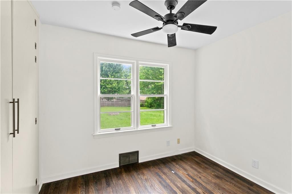 3710 S Sterling Avenue — photo 21