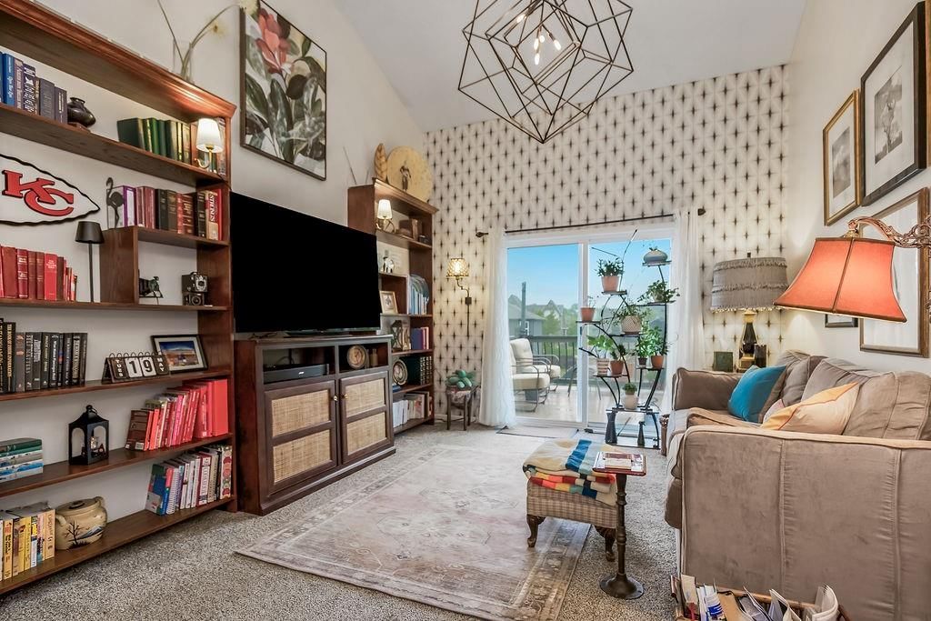 1220 SW Wysteria Drive — photo 3
