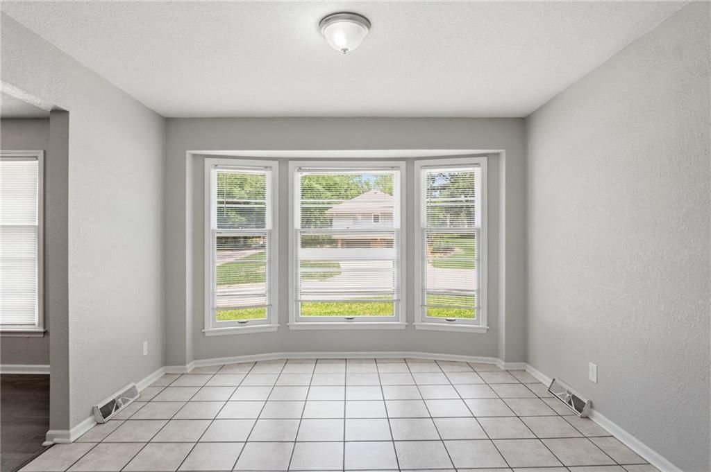 11401 E 61st Terrace — photo 3