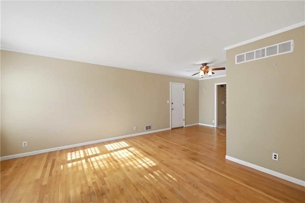 3918 S Main Street — photo 2