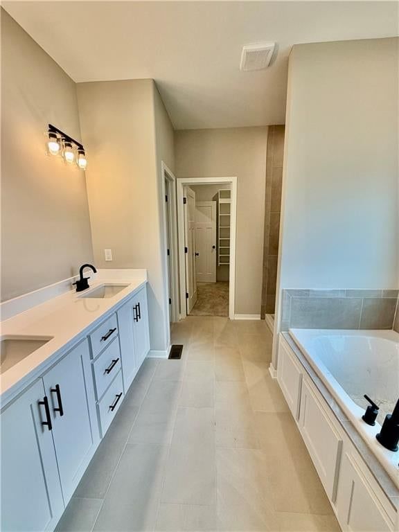 Double vanity at 504 Skyview Lane, Liberty, MO 64068