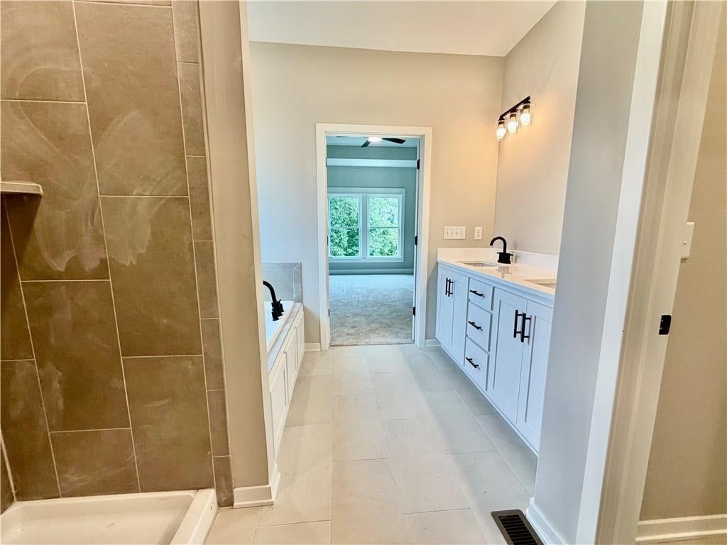 Photo 17 of 28 - 504 Skyview Lane, Liberty, MO 64068