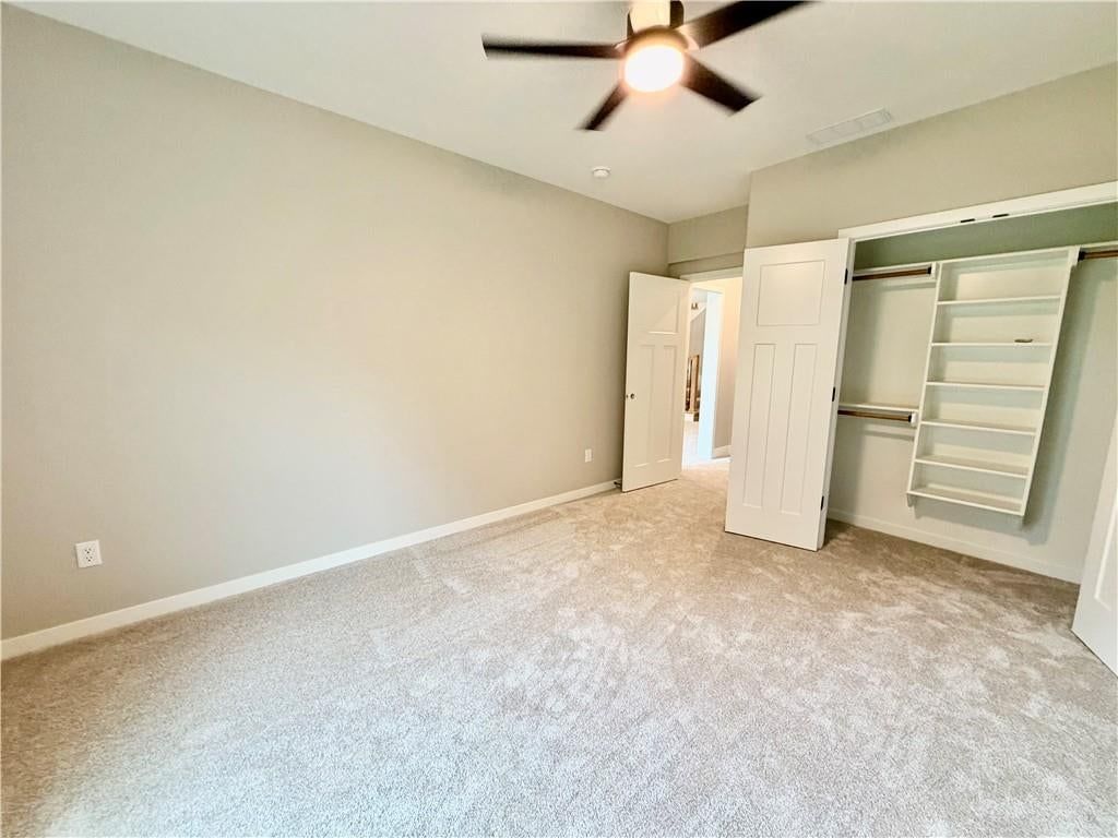 Photo 23 of 28 - 504 Skyview Lane, Liberty, MO 64068