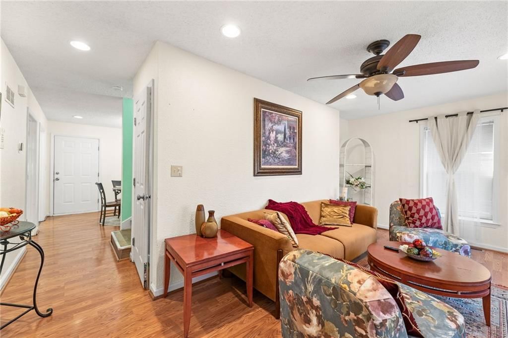 3435 Euclid Avenue — photo 4