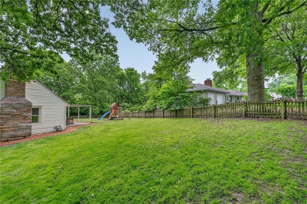 9501 Madison Avenue — photo 31