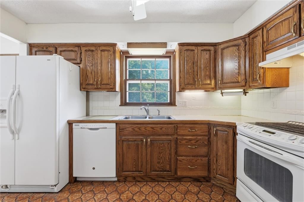6718 Brink Street — photo 10