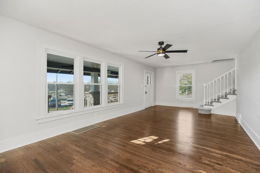 730 W College Street — photo 13