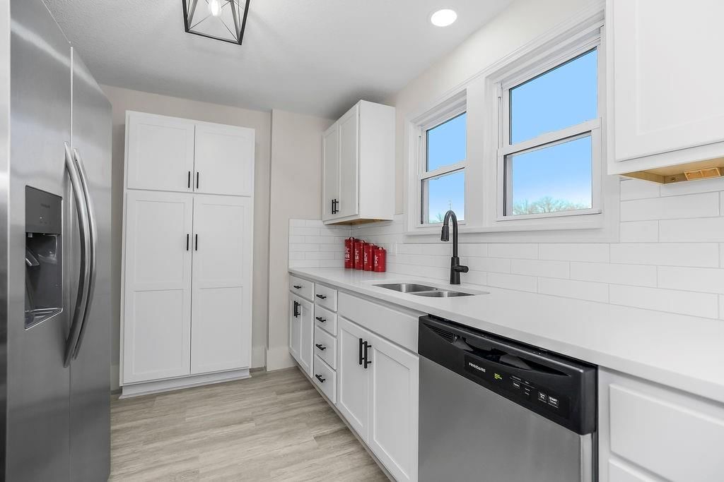 730 W College Street — photo 16