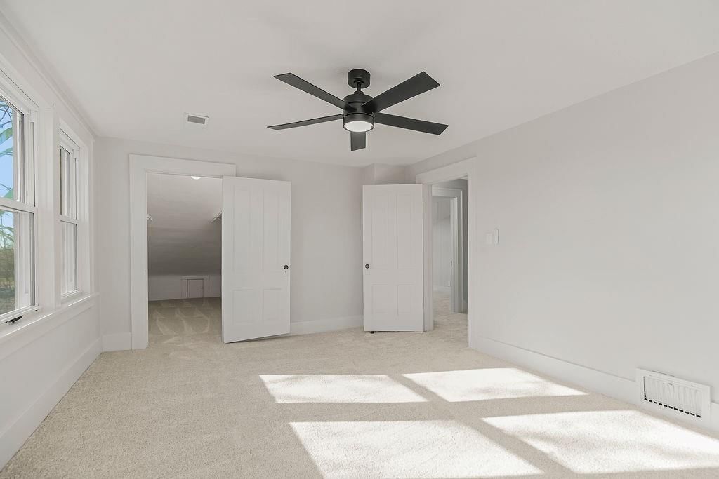 730 W College Street — photo 25