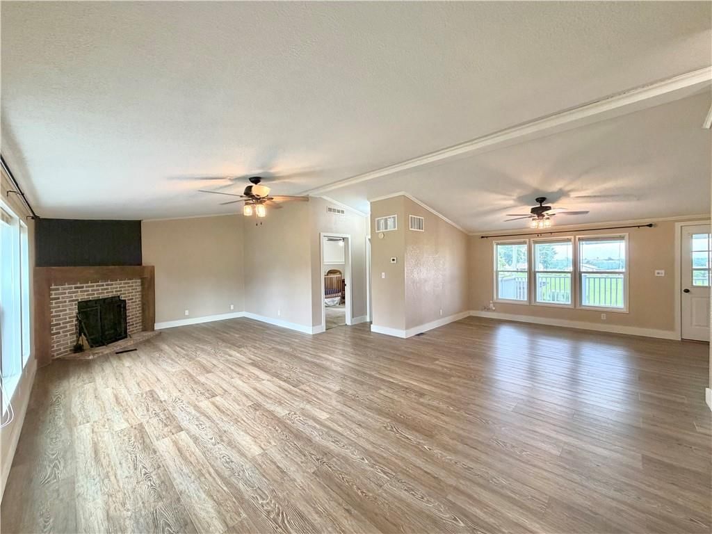 114 E Oak Street — photo 13