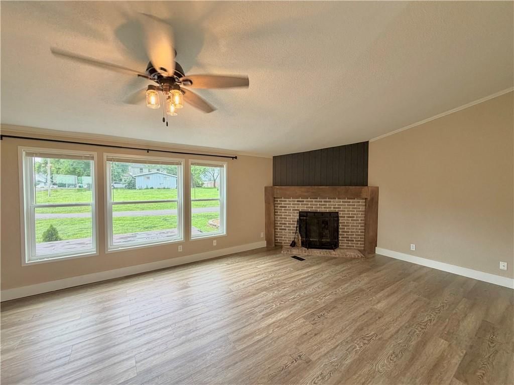 114 E Oak Street — photo 14