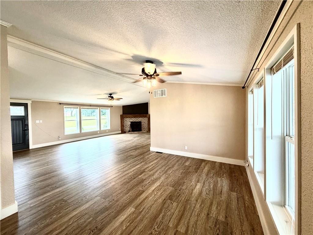114 E Oak Street — photo 15