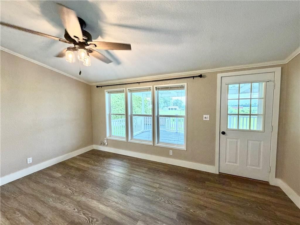 114 E Oak Street — photo 16