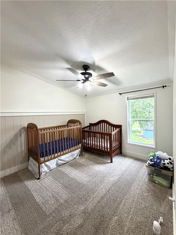 114 E Oak Street — photo 17