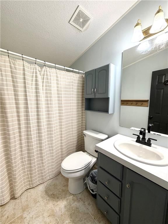 114 E Oak Street — photo 18