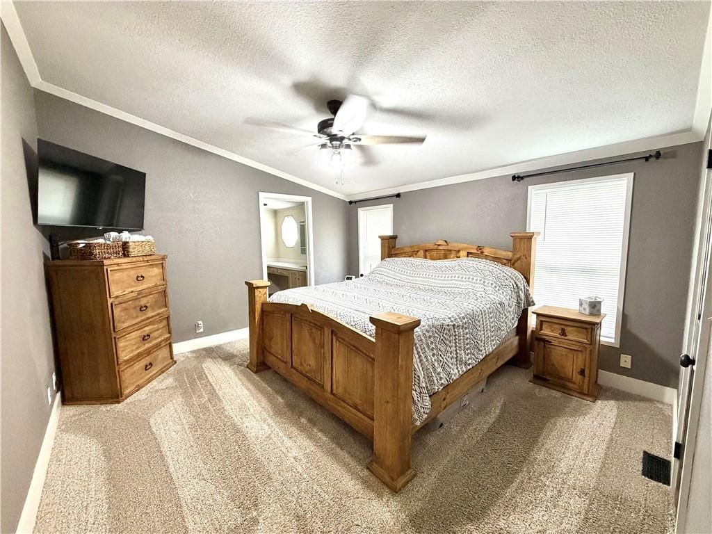 114 E Oak Street — photo 19