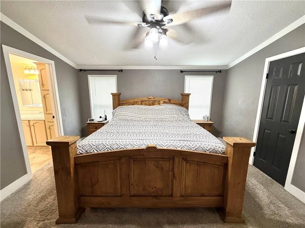 114 E Oak Street — photo 20