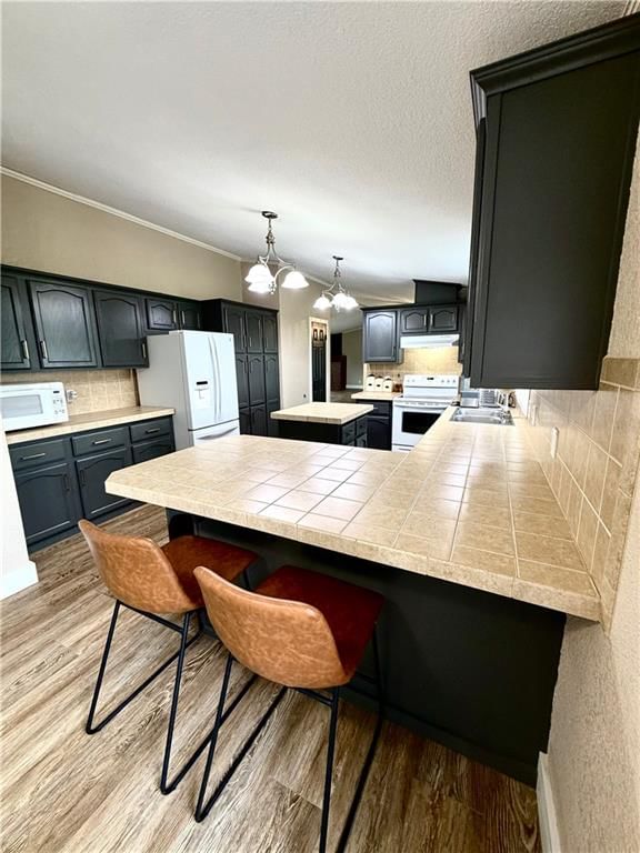 114 E Oak Street — photo 26