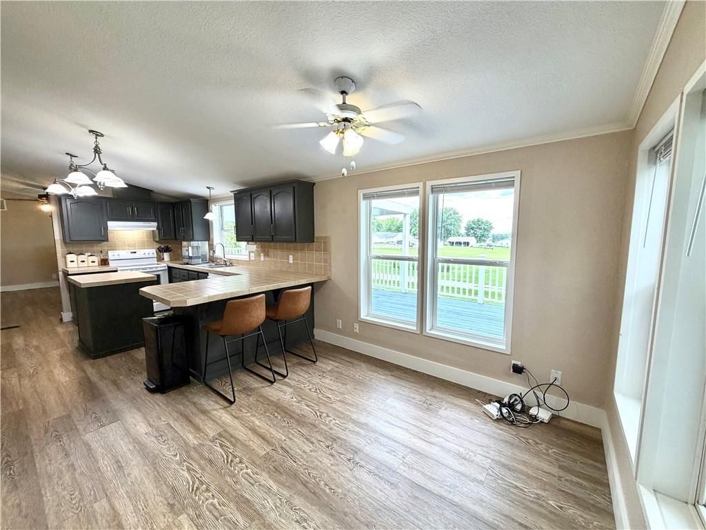 114 E Oak Street — photo 27