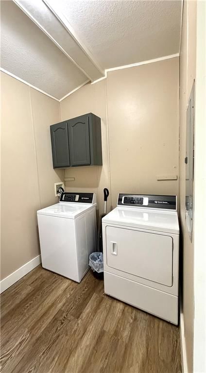 114 E Oak Street — photo 29