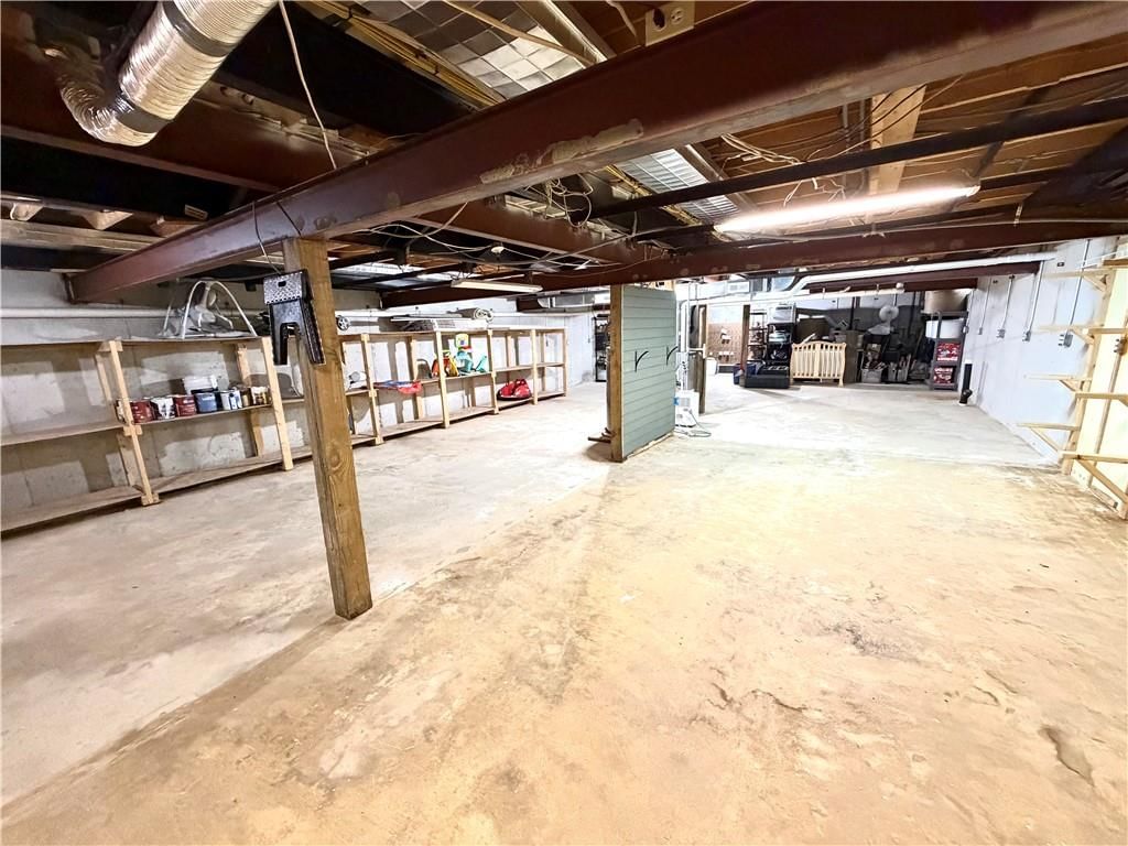 114 E Oak Street — photo 31