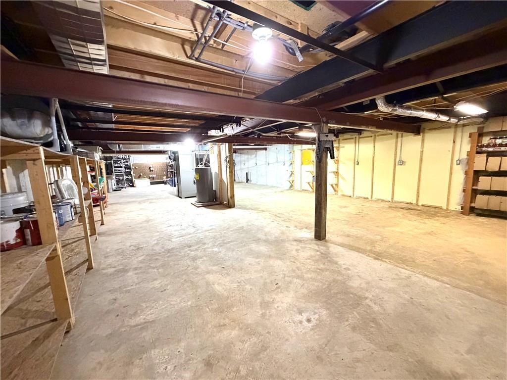 114 E Oak Street — photo 32