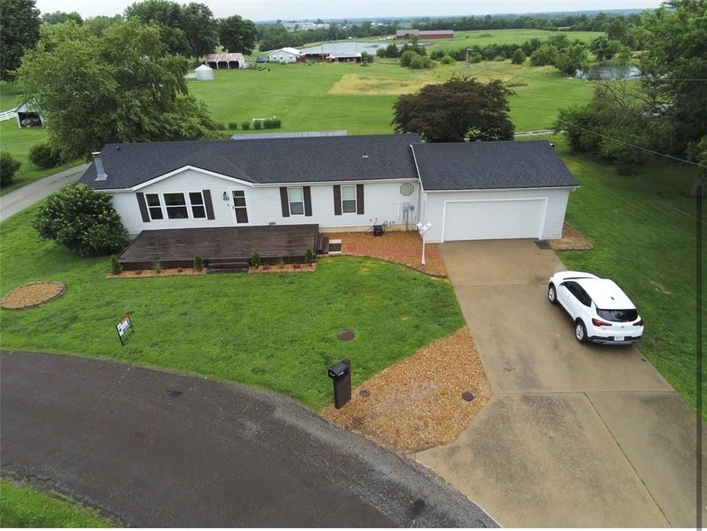 114 E Oak Street — photo 35