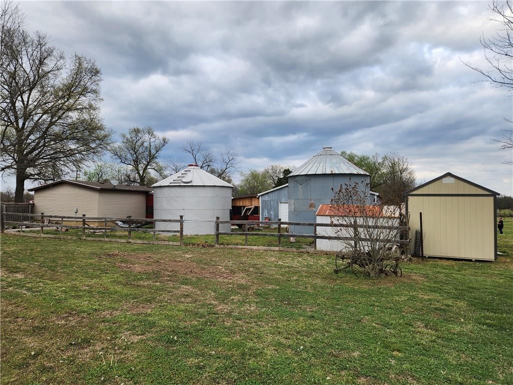 702 W Oak Street — photo 17