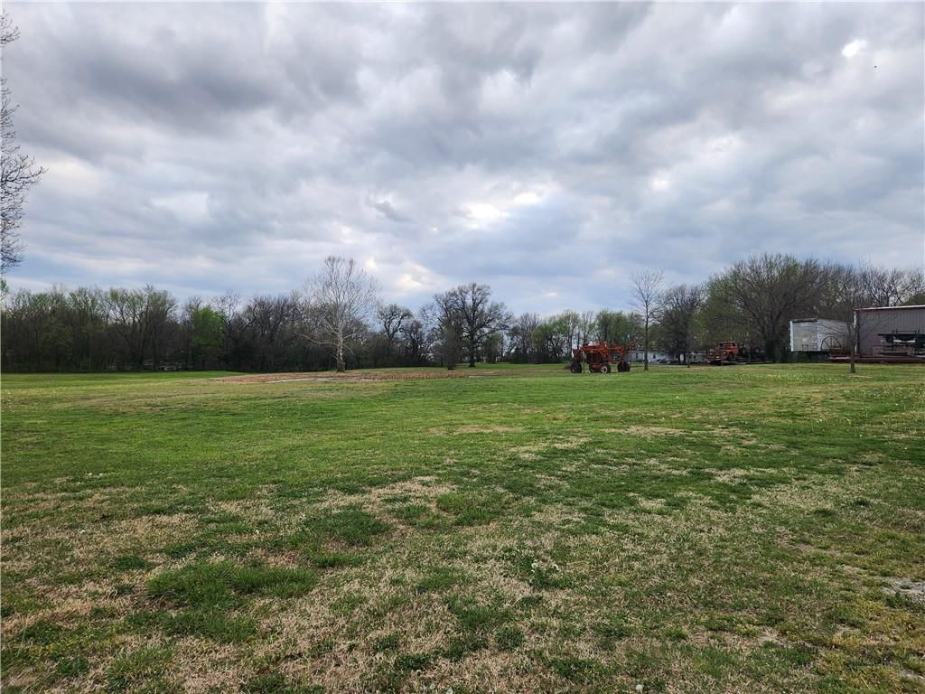 702 W Oak Street — photo 18