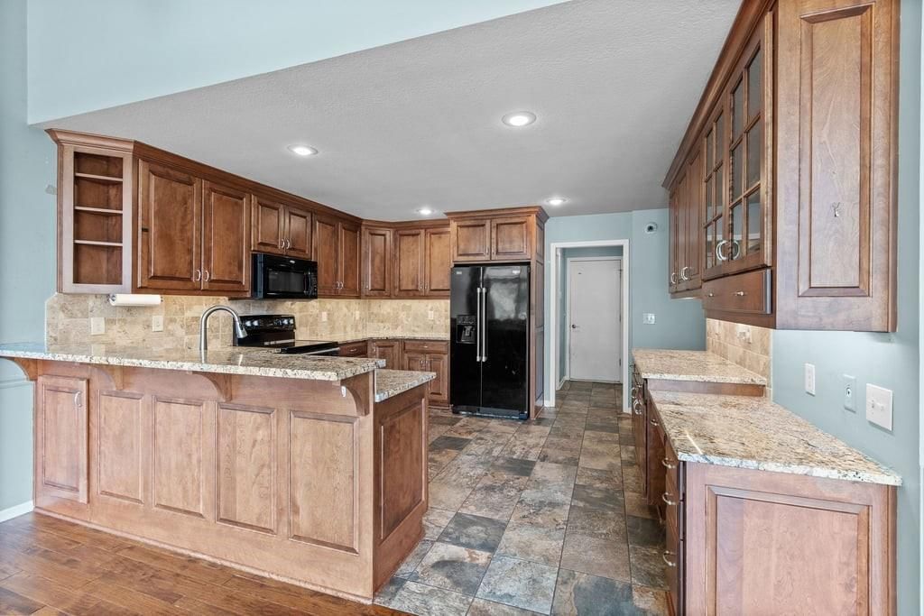 5820 Robinson Lane — photo 14