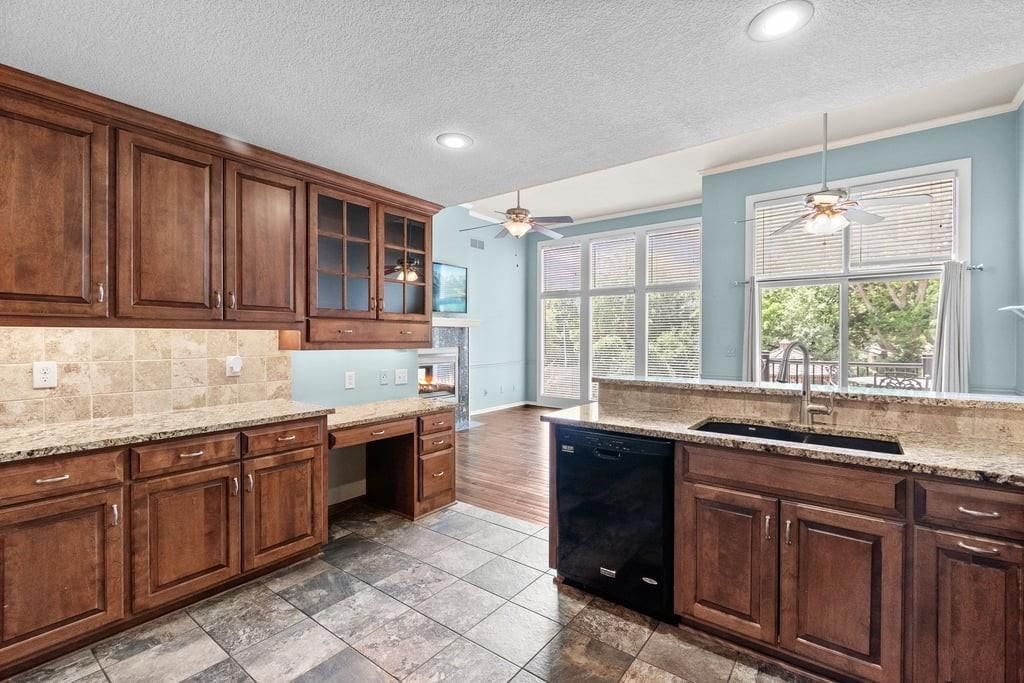 5820 Robinson Lane — photo 16