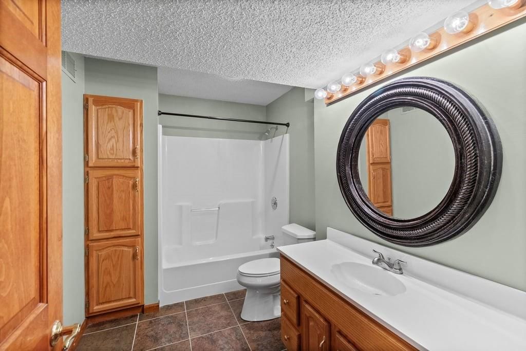 5820 Robinson Lane — photo 32
