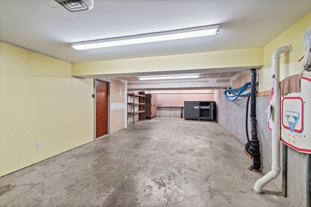5820 Robinson Lane — photo 40
