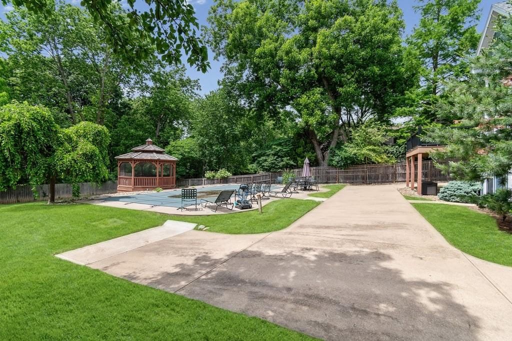 5820 Robinson Lane — photo 45