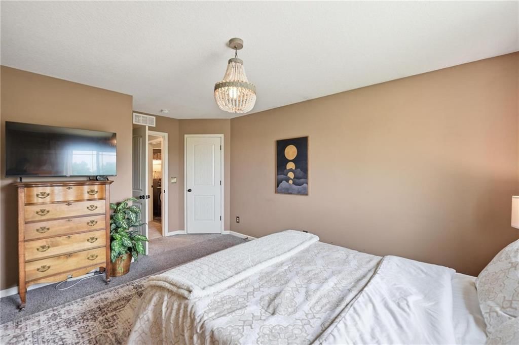 506 SW Lake Side Avenue — photo 32