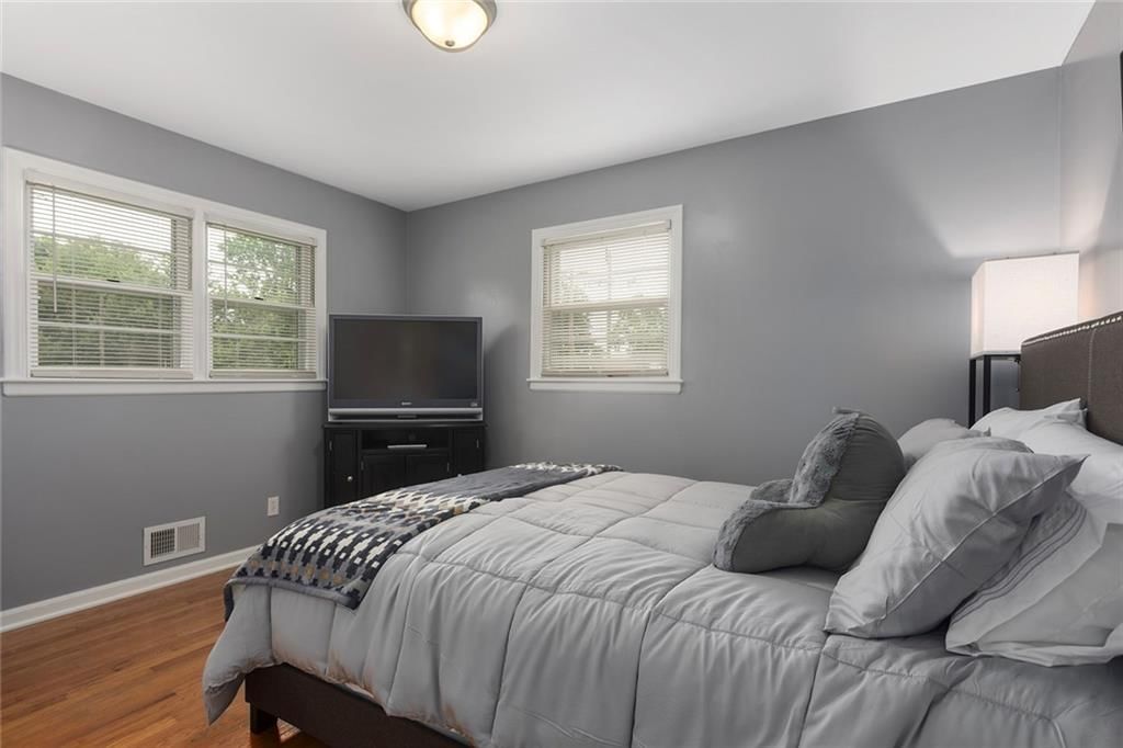 6411 N Highland Avenue — photo 25