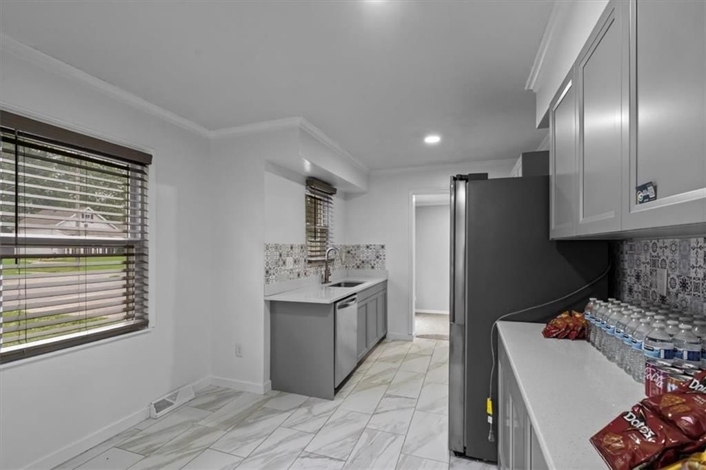 237 E Longfellow Street — photo 14