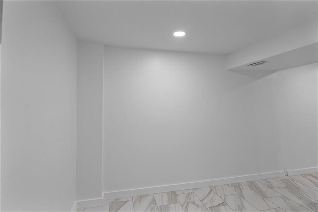 237 E Longfellow Street — photo 32