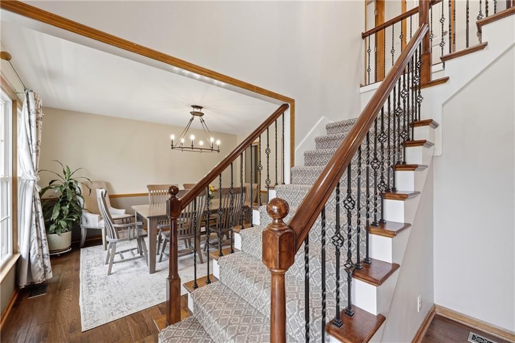 1685 N Sunset Street — photo 2